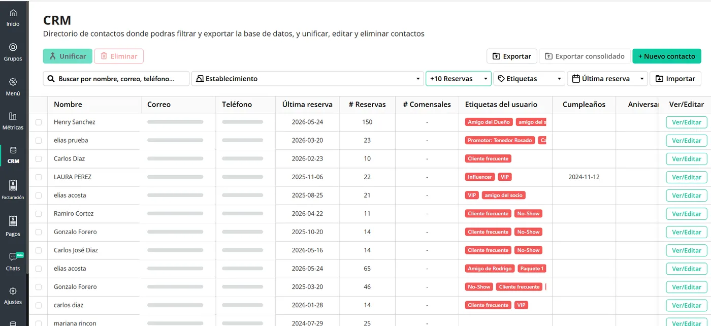 CRM de Apparta: directorio de clientes con etiquetas, reservas y filtros (datos de contacto enmascarados)
